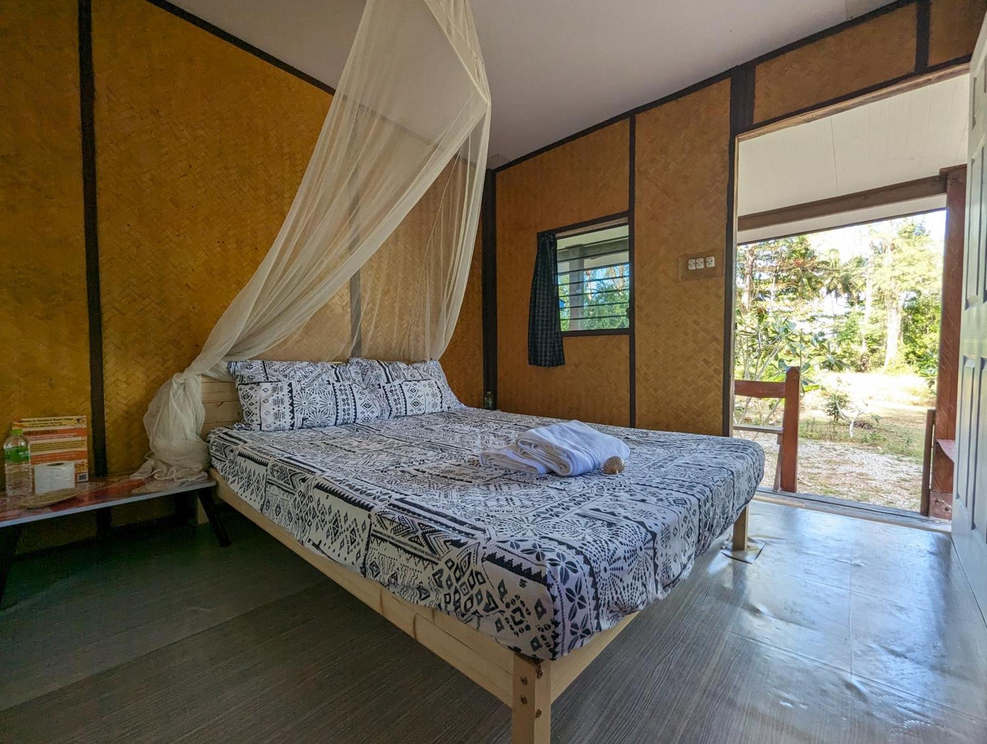Neverland Beach Village Bungalows เกาะลันตา ภายนอก รูปภาพ