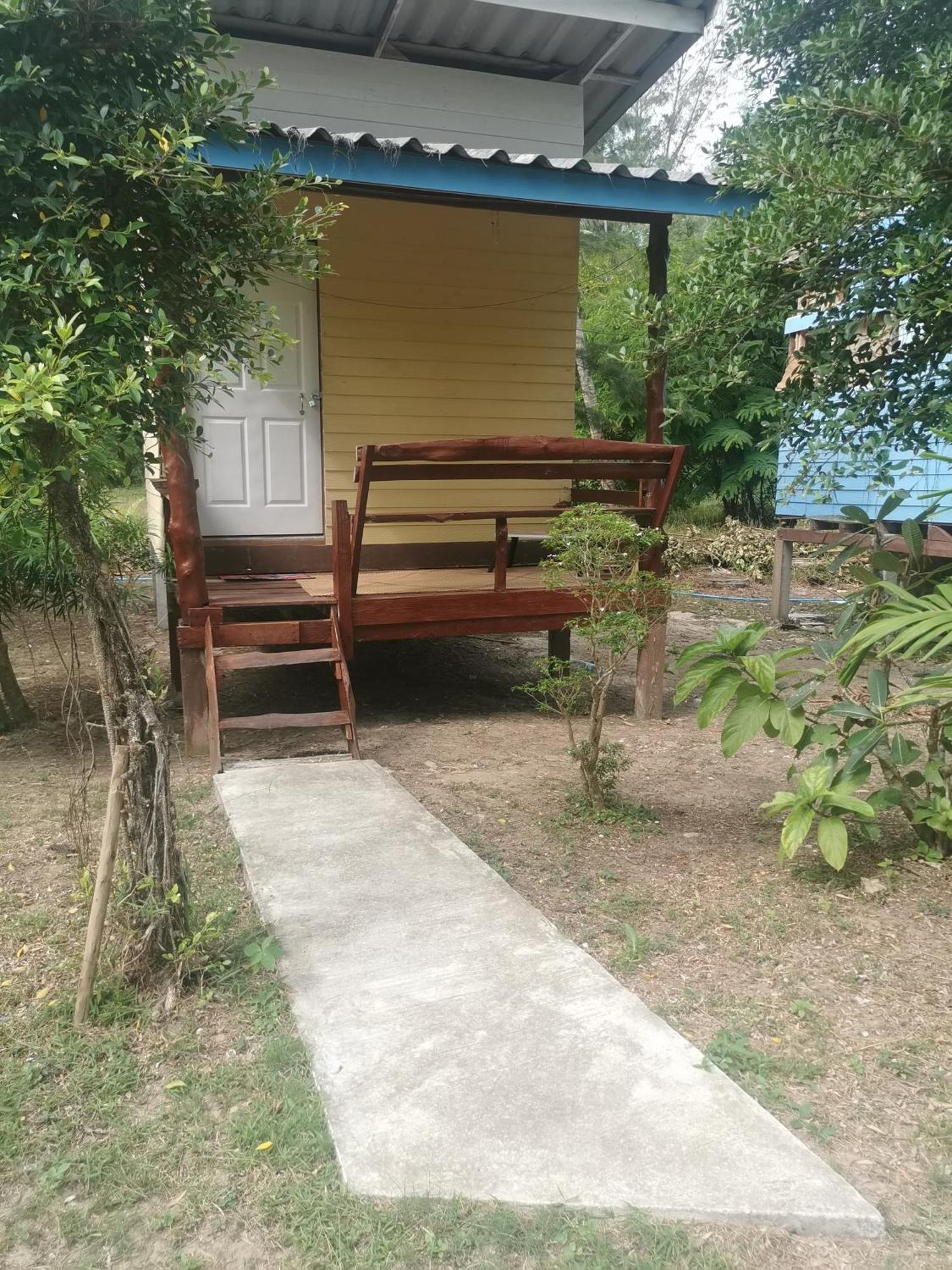 Neverland Beach Village Bungalows เกาะลันตา ภายนอก รูปภาพ
