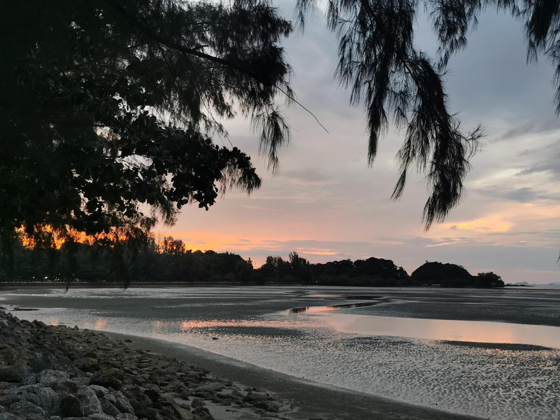 Neverland Beach Village Bungalows เกาะลันตา ภายนอก รูปภาพ